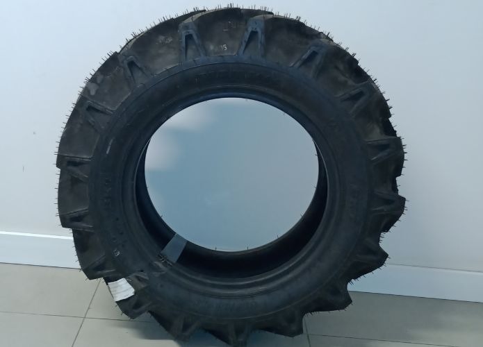 Pneu radial 250/80-18